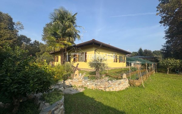casa indipendente in vendita a Lazzate