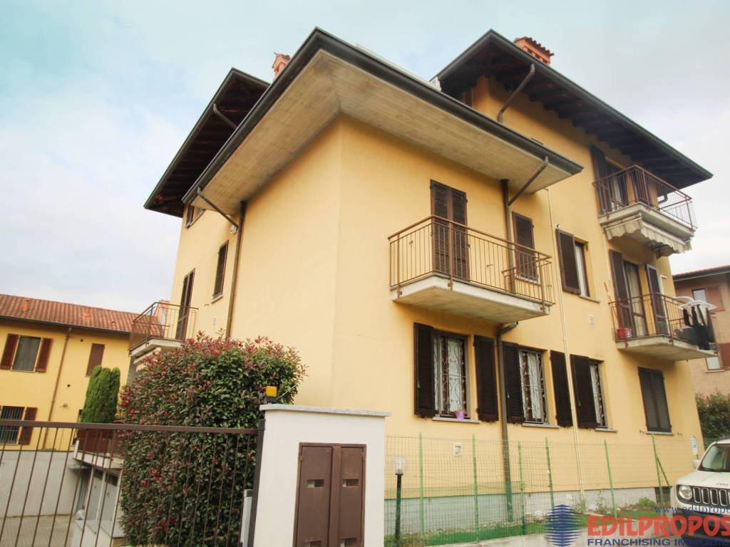 appartamento in vendita a Lazzate