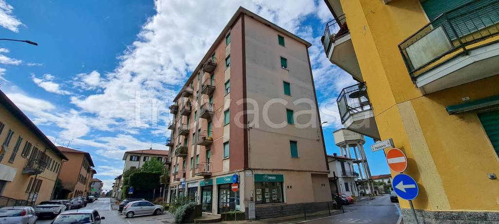 appartamento in vendita a Lazzate