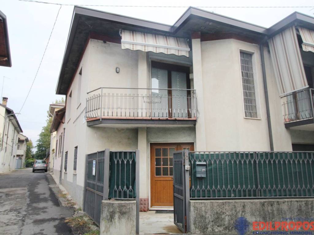 appartamento in vendita a Lazzate