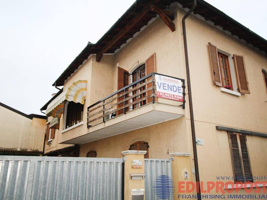 appartamento in vendita a Lazzate