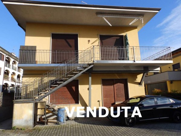 casa indipendente in vendita a Lazzate