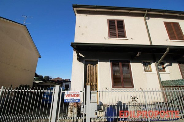 casa indipendente in vendita a Lazzate