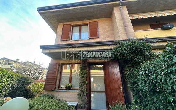casa indipendente in vendita a Lazzate