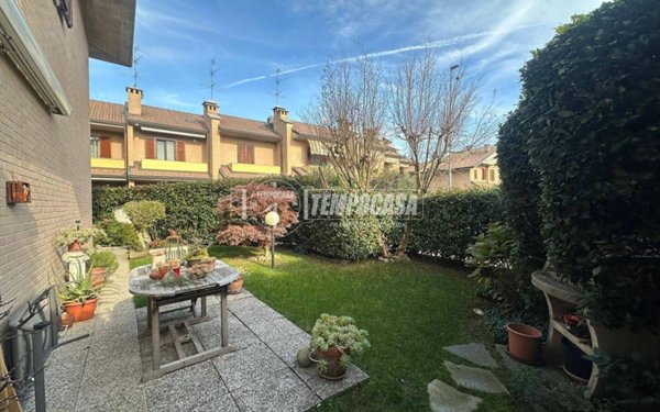 casa indipendente in vendita a Lazzate