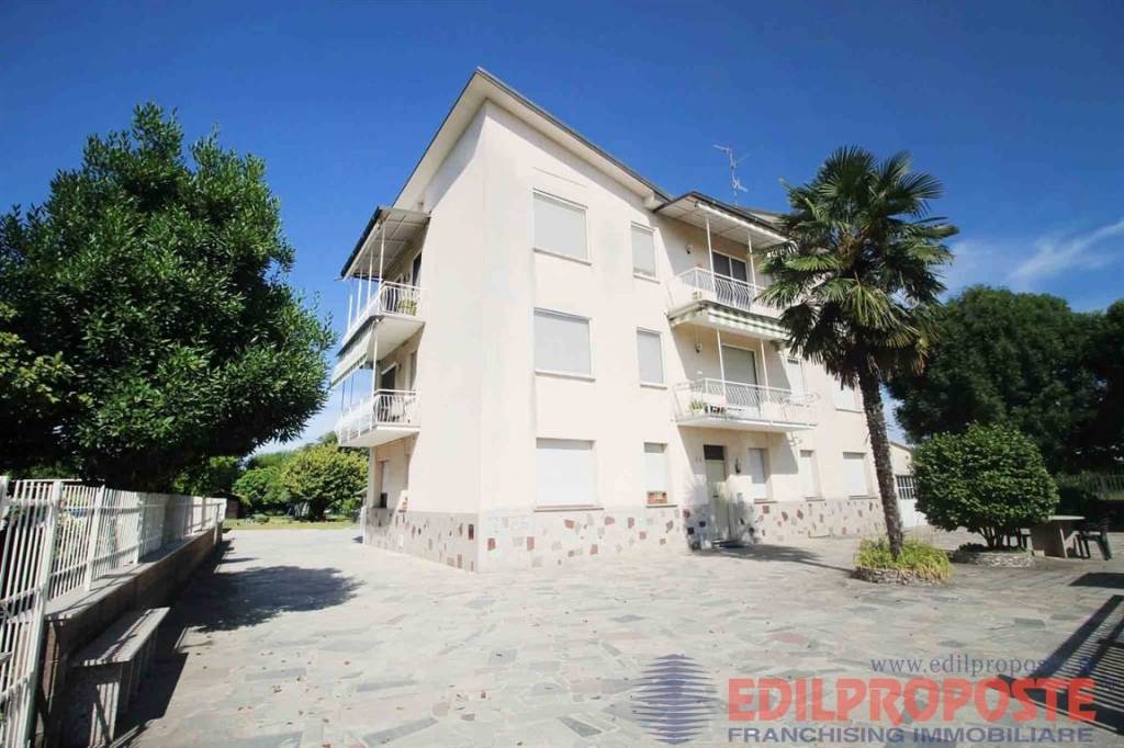 appartamento in vendita a Lazzate
