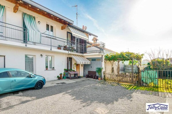 casa indipendente in vendita a Lazzate