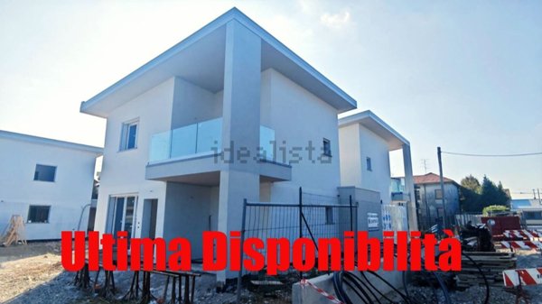 casa indipendente in vendita a Lazzate