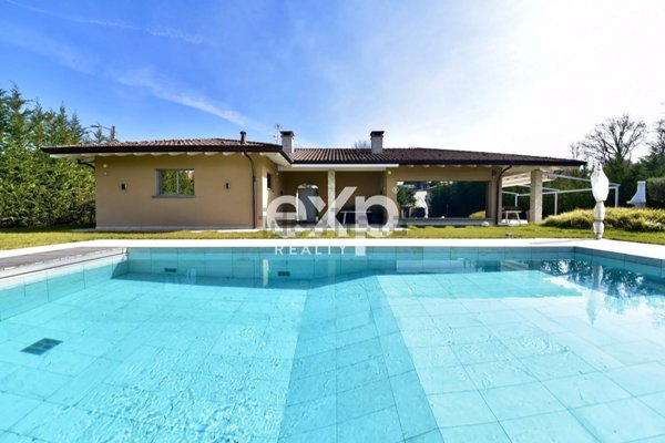 casa indipendente in vendita a Lazzate