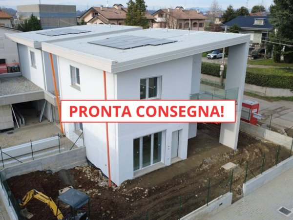 casa indipendente in vendita a Lazzate