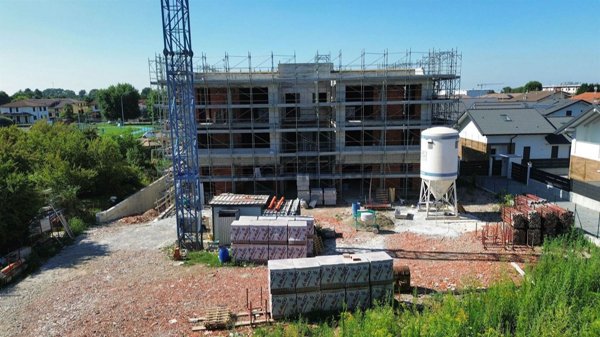 appartamento in vendita a Lazzate