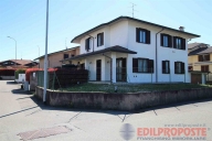 casa indipendente in vendita a Lazzate