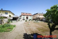 casa indipendente in vendita a Lazzate