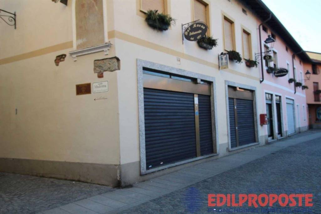 negozio in vendita a Lazzate