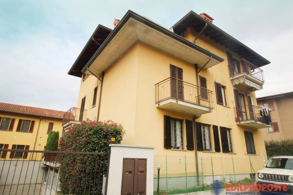 appartamento in vendita a Lazzate