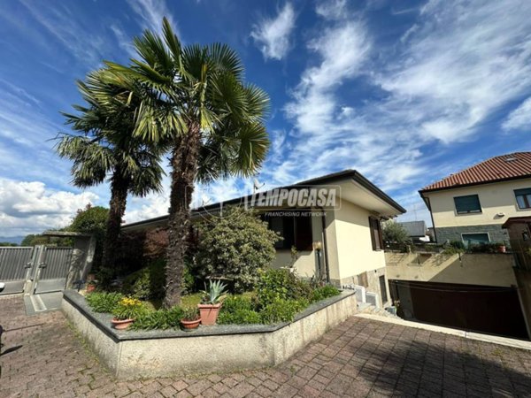 casa indipendente in vendita a Lazzate