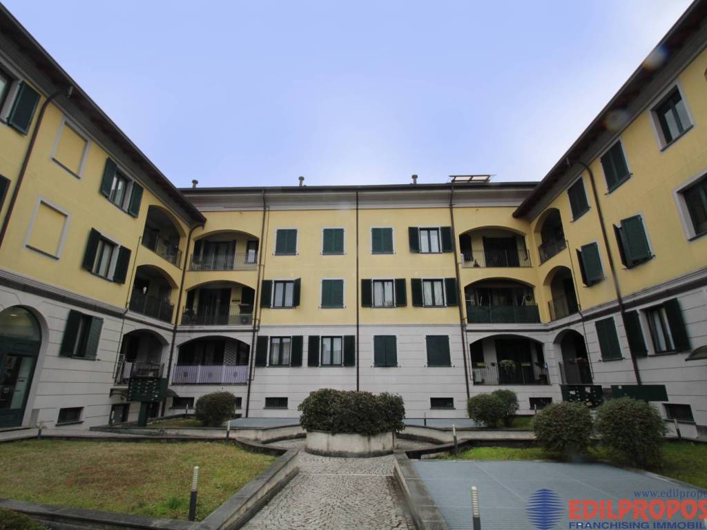 appartamento in vendita a Lazzate
