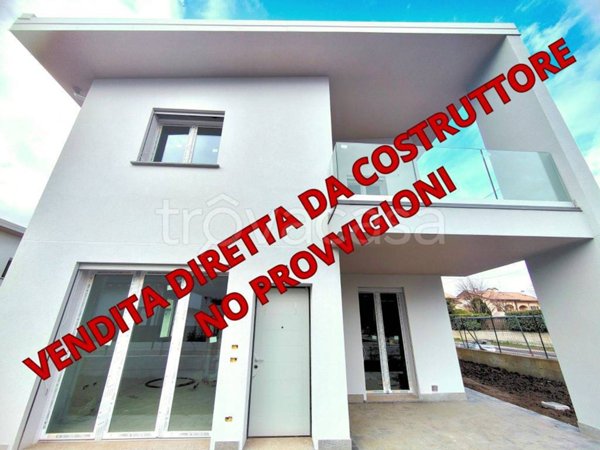 casa indipendente in vendita a Lazzate