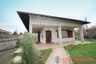 casa indipendente in vendita a Lazzate