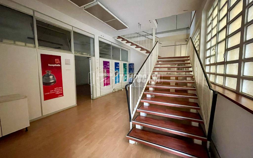 negozio in vendita a Lazzate