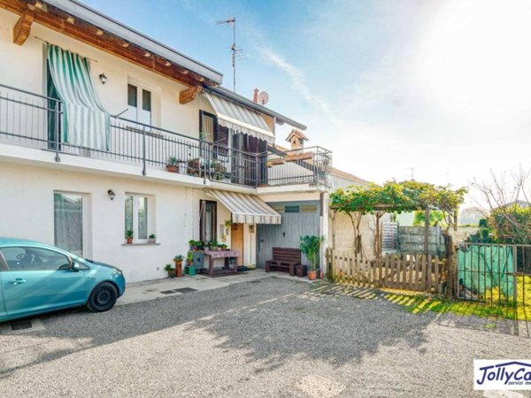 casa indipendente in vendita a Lazzate