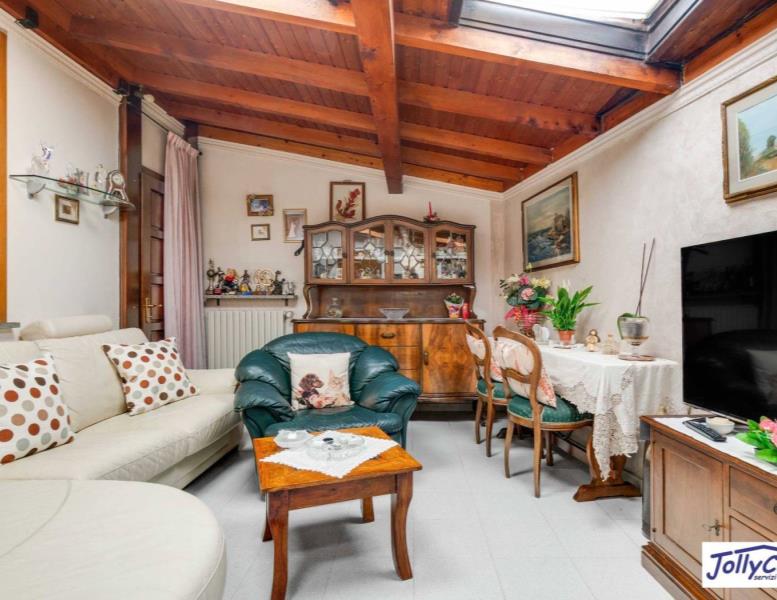 casa indipendente in vendita a Lazzate