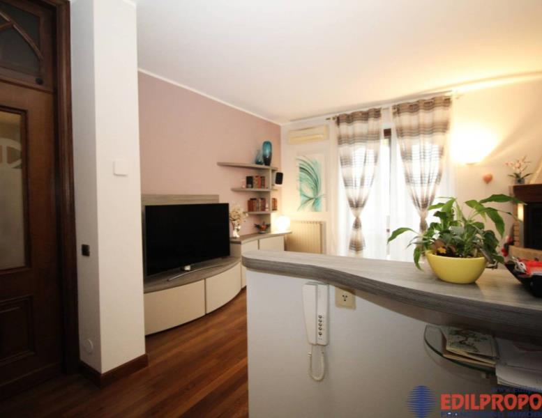 appartamento in vendita a Lazzate