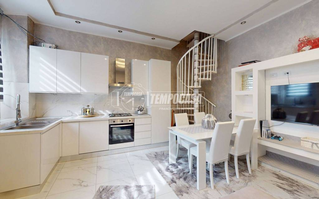 casa indipendente in vendita a Lazzate