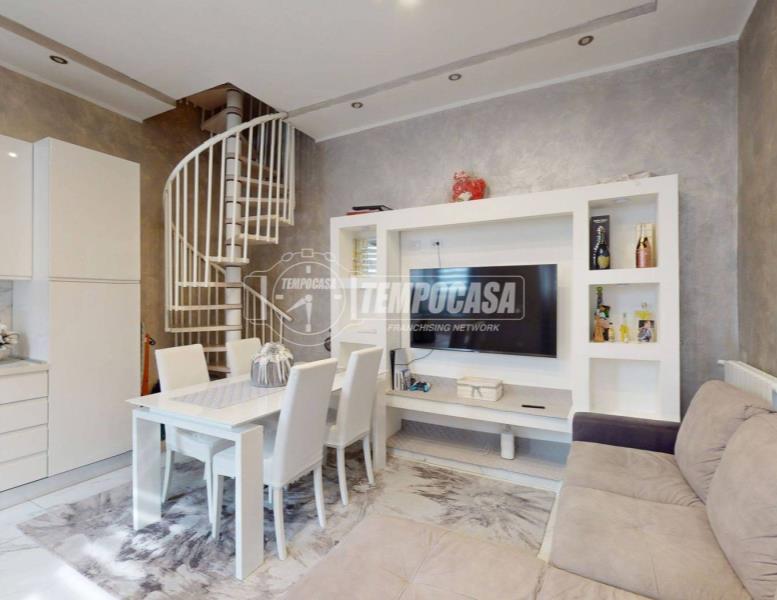 casa indipendente in vendita a Lazzate