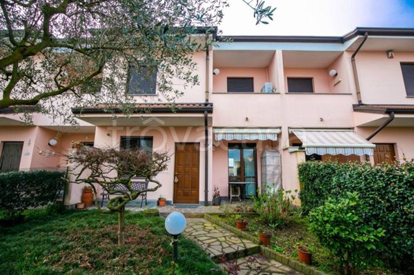 casa indipendente in vendita a Lazzate