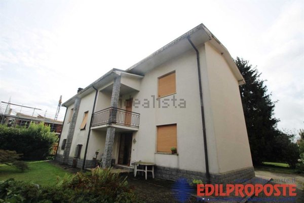casa indipendente in vendita a Lazzate