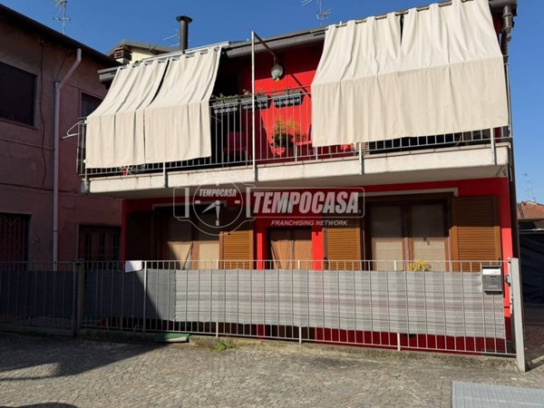 casa indipendente in vendita a Lazzate