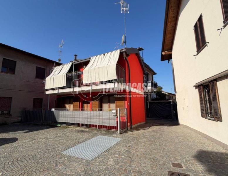 casa indipendente in vendita a Lazzate