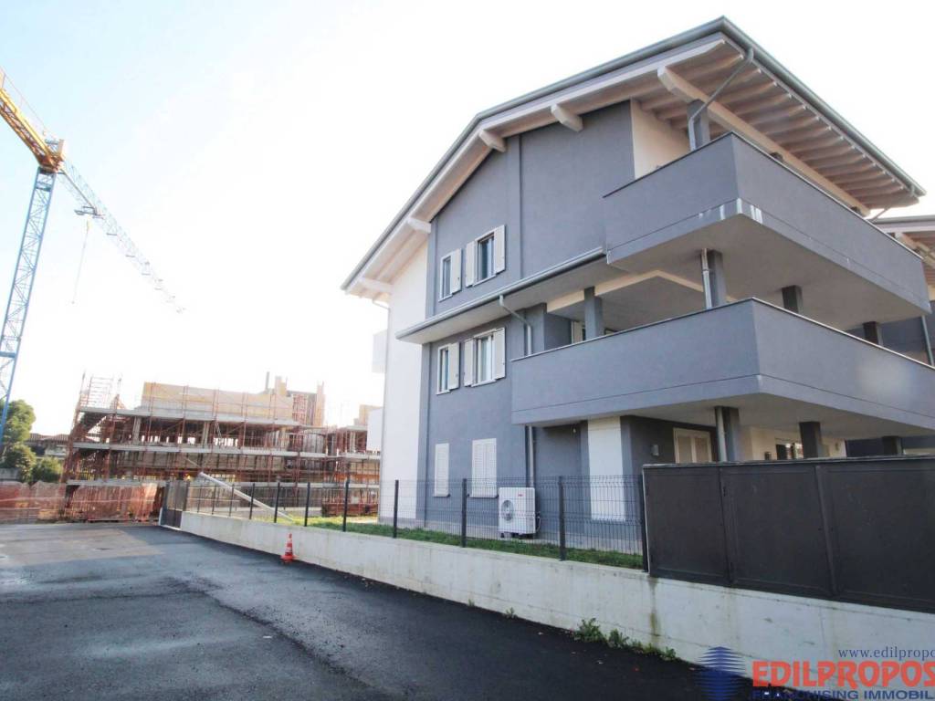 appartamento in vendita a Lazzate