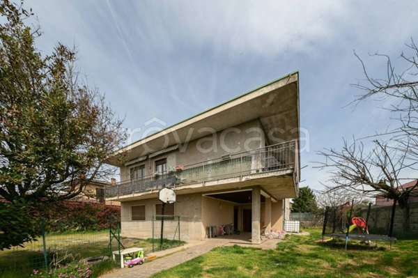 casa indipendente in vendita a Lazzate