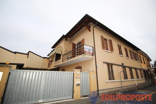 appartamento in vendita a Lazzate