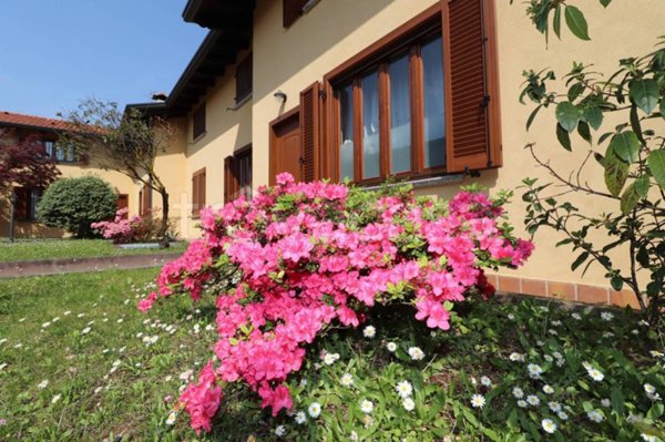casa indipendente in vendita a Lazzate