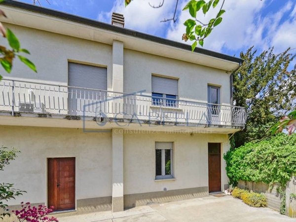casa indipendente in vendita a Lazzate