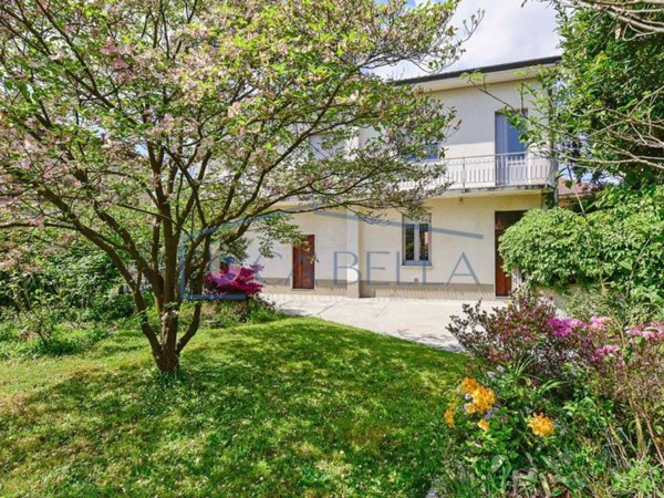 casa indipendente in vendita a Lazzate