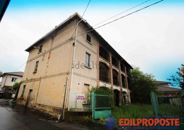 casa indipendente in vendita a Lazzate