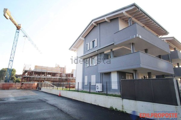 appartamento in vendita a Lazzate