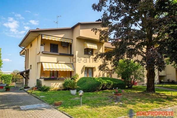 appartamento in vendita a Lazzate