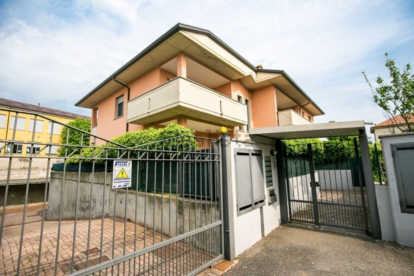 appartamento in vendita a Lazzate