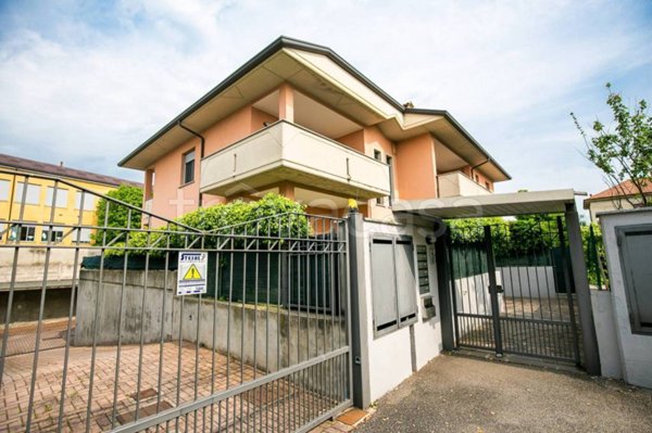 appartamento in vendita a Lazzate