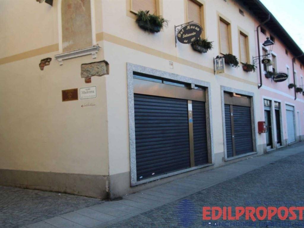 negozio in vendita a Lazzate