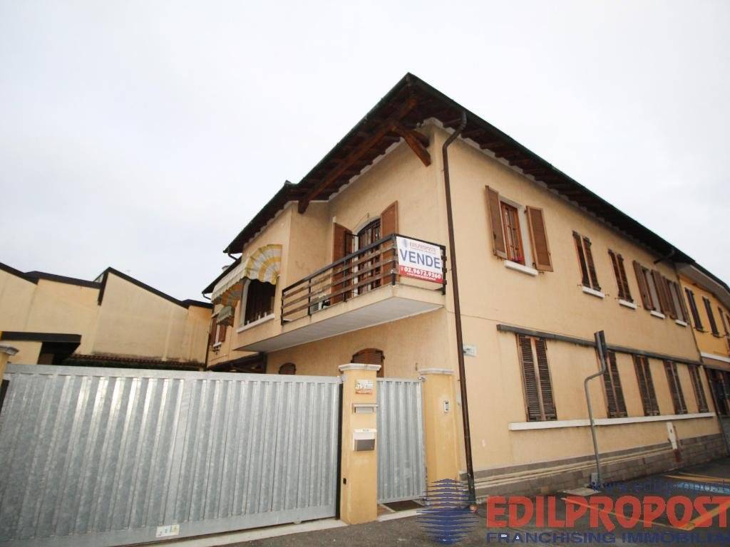appartamento in vendita a Lazzate