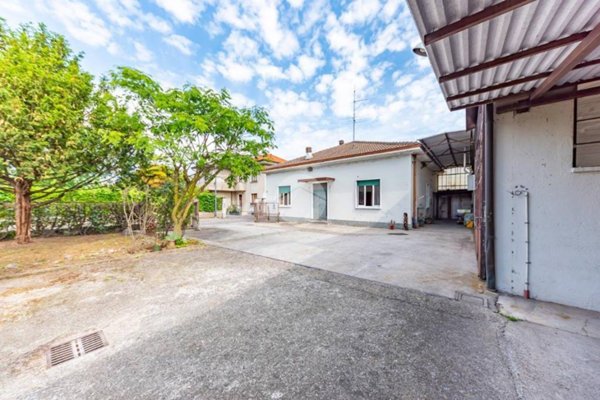 casa indipendente in vendita a Lazzate