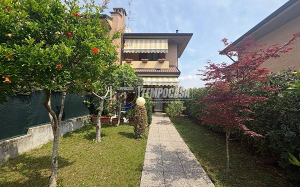 casa indipendente in vendita a Lazzate