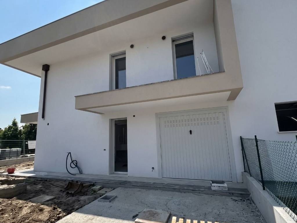 casa indipendente in vendita a Lazzate