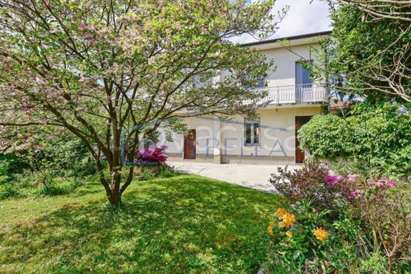 casa indipendente in vendita a Lazzate